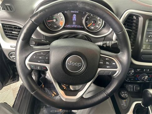 Used 2015 Jeep Cherokee Trailhawk w/ Comfort/Convenience Group image 26