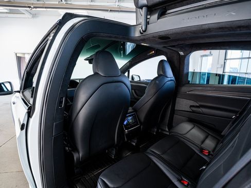 Used 2022 Tesla Model X image 51