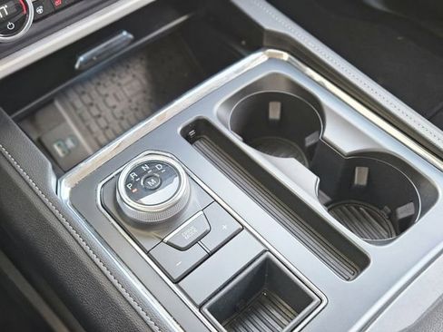 Used 2024 Ford Expedition XLT image 25