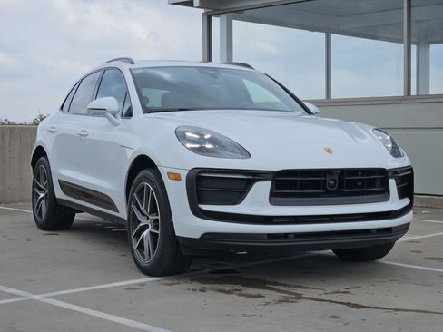 Used 2025 Porsche Macan image 10