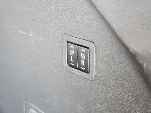 Used 2019 Buick Enclave Avenir w/ Avenir Technology Package image 41