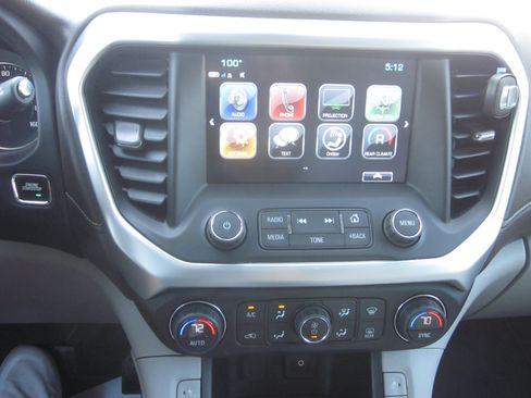 Used 2018 GMC Acadia SLT FWD image 17