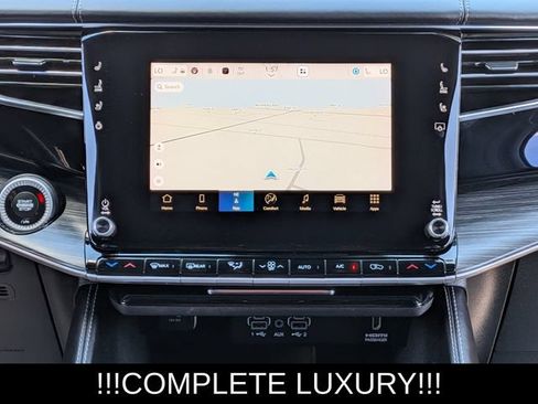 Used 2023 Jeep Wagoneer Series III w/ Premium Group I AWD/4WD image 33