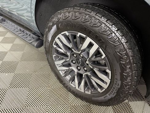 Used 2025 Chevrolet Tahoe Z71 w/ Comfort Package image 11