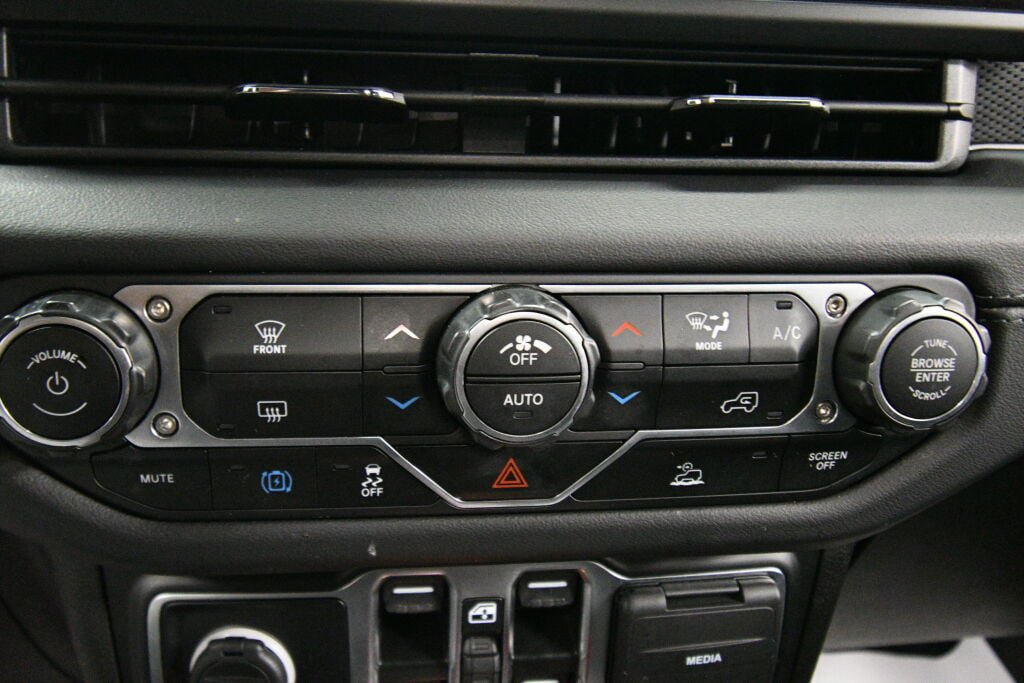 Used 2024 Jeep Wrangler Unlimited Rubicon 4xe AWD/4WD image 15