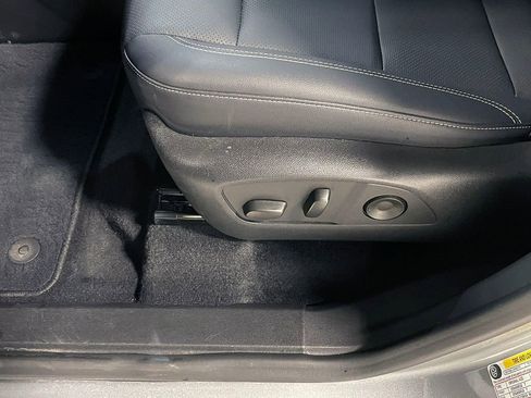 Used 2026 Chevrolet Traverse LT image 24