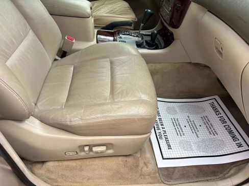 Used 2006 Toyota Land Cruiser Sport Utility 4D image 9