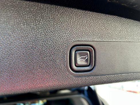 Used 2013 Cadillac Escalade Platinum image 23