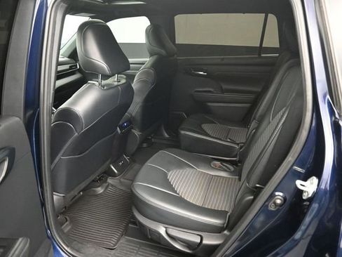 Used 2021 Toyota Highlander XSE FWD image 10