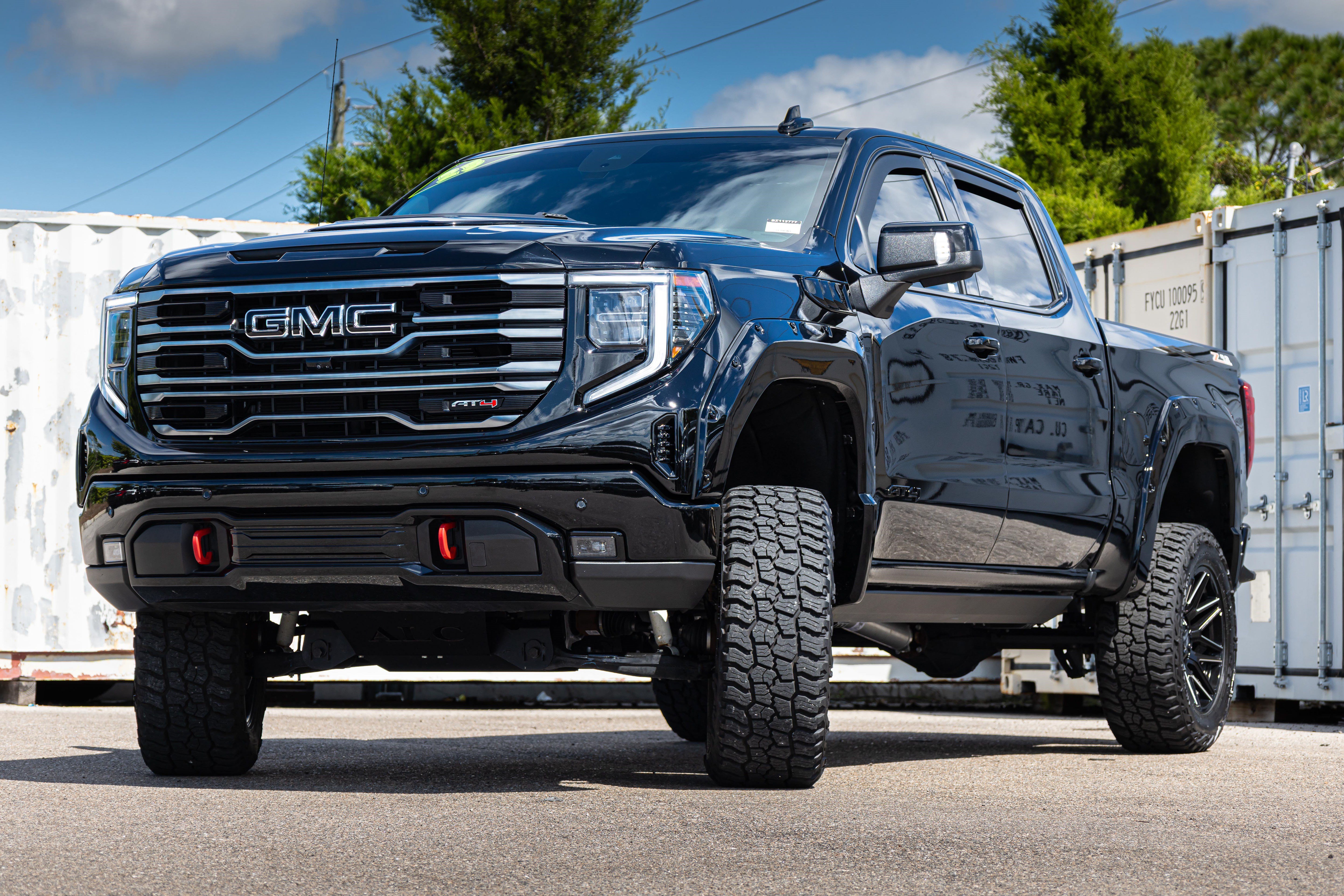Used 2025 GMC Sierra 1500 AT4 w/ Technology Package AWD/4WD image 8