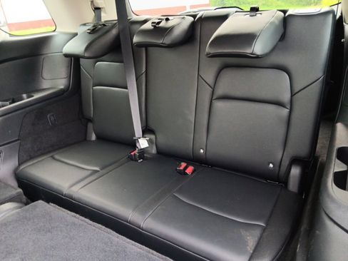 Used 2023 Nissan Pathfinder SL AWD/4WD image 32