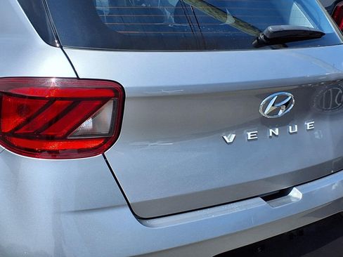 Used 2025 Hyundai Venue SEL FWD image 21