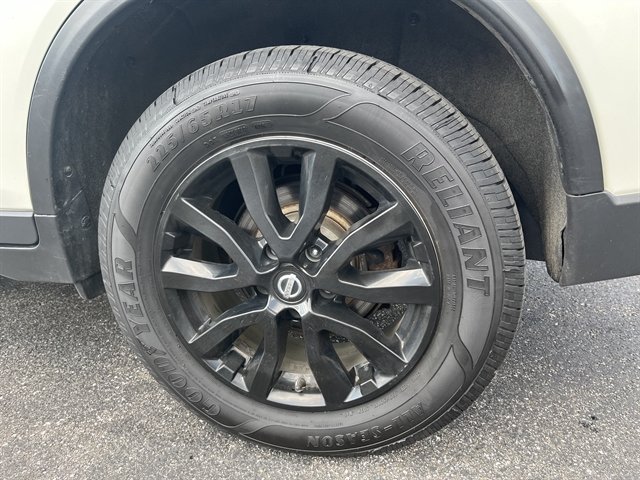 Used 2018 Nissan Rogue SV AWD/4WD image 12