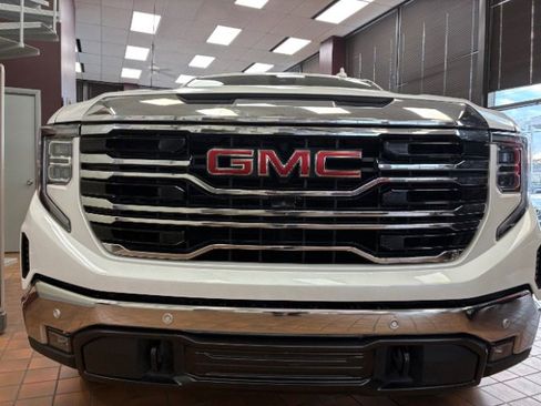 Used 2022 GMC Sierra 1500 SLT w/ SLT Premium Plus Package image 37