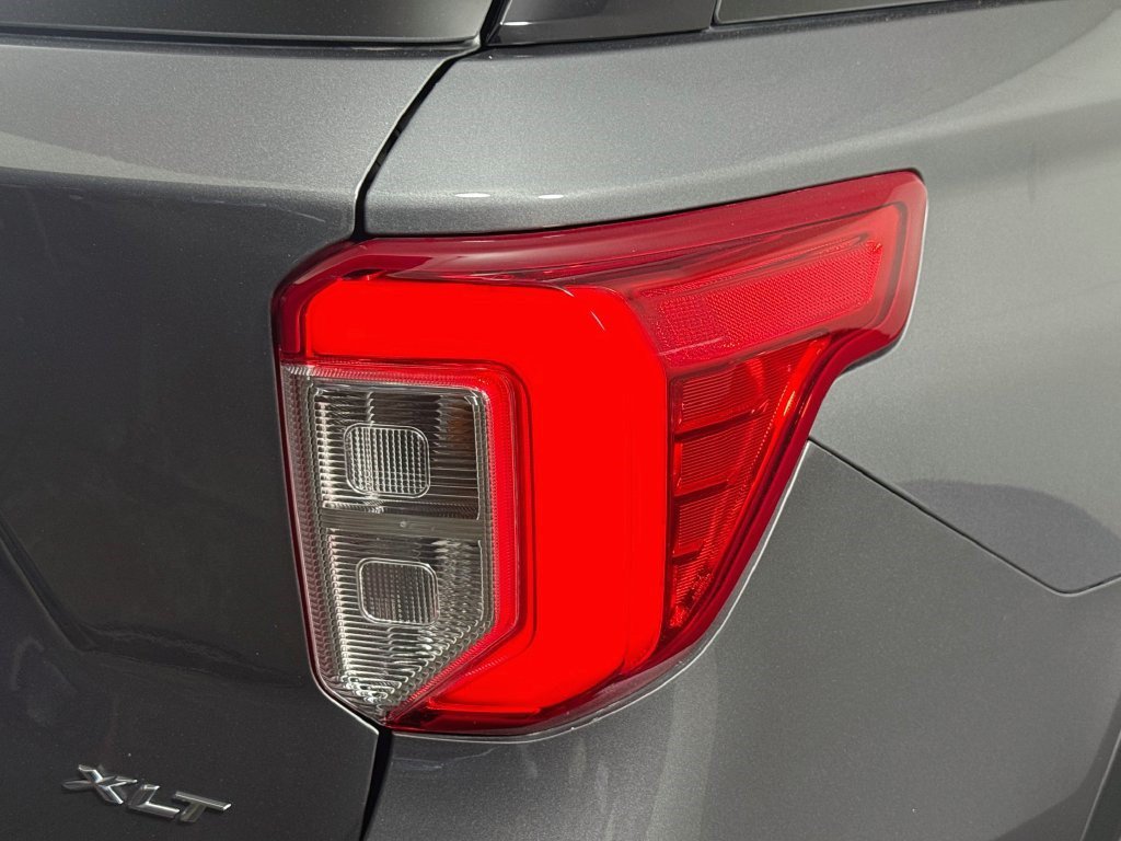 Used 2023 Ford Explorer XLT RWD image 33