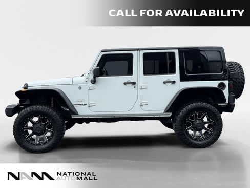 Used 2015 Jeep Wrangler Unlimited Sahara w/ Connectivity Group AWD/4WD image 2