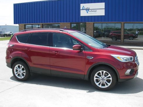Used 2017 Ford Escape SE w/ Equipment Group 201A AWD/4WD image 3