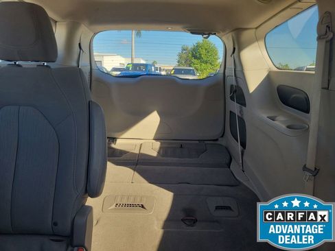Used 2017 Chrysler Pacifica LX image 14
