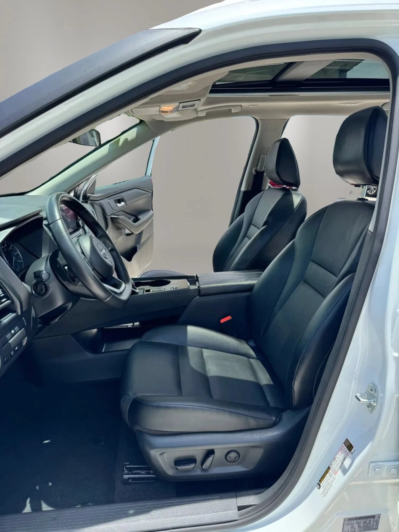 Used 2024 Nissan Rogue SV w/ SV Premium Package FWD image 14