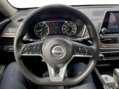 Used 2025 Nissan Altima 2.5 SV image 13