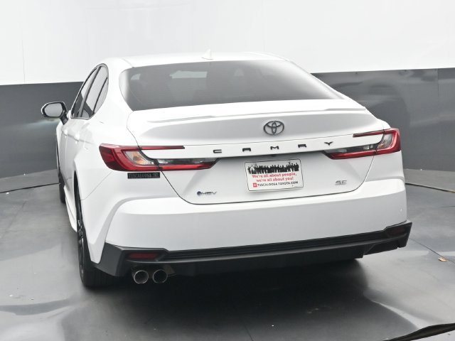 Used 2025 Toyota Camry SE FWD image 4