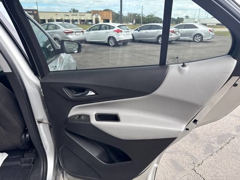 Used 2020 Chevrolet Equinox LS w/ LS Convenience Package image 18