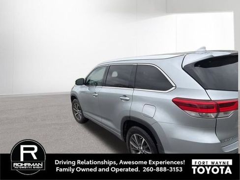 Used 2017 Toyota Highlander XLE AWD/4WD image 8