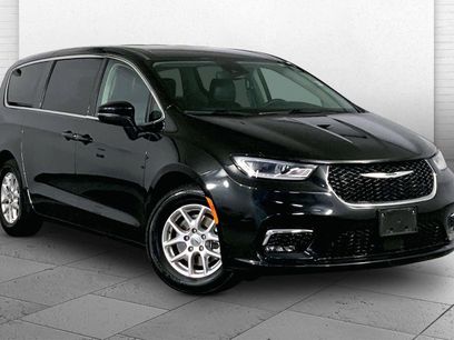 Used 2023 Chrysler Pacifica Touring-L