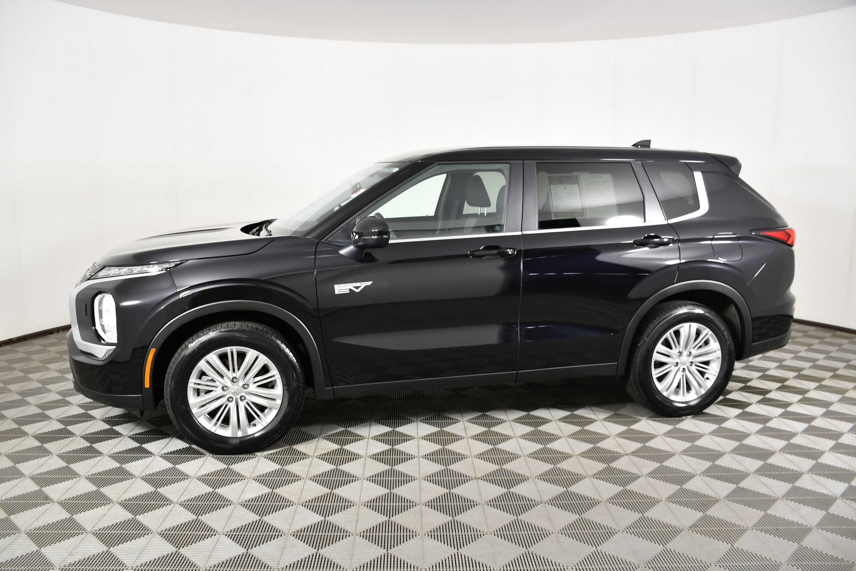 Used 2025 Mitsubishi Outlander ES AWD/4WD image 9