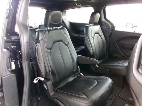 New 2026 Chrysler Pacifica Select image 19