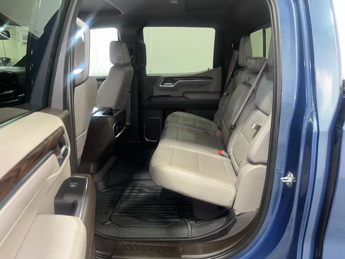 Used 2024 GMC Sierra 1500 SLT w/ SLT Convenience Package AWD/4WD image 30