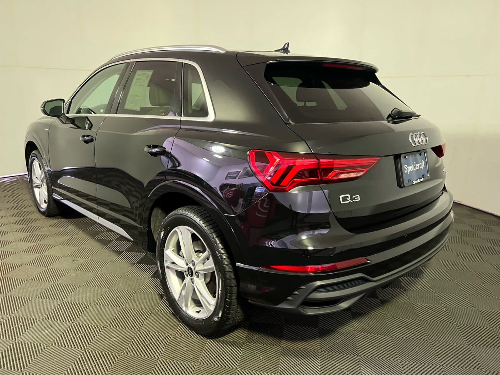 Used 2023 Audi Q3 2.0T Premium Plus w/ Premium Plus Package AWD/4WD image 5