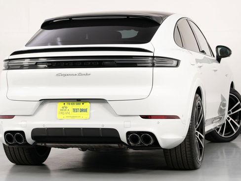 Used 2024 Porsche Cayenne Turbo image 5