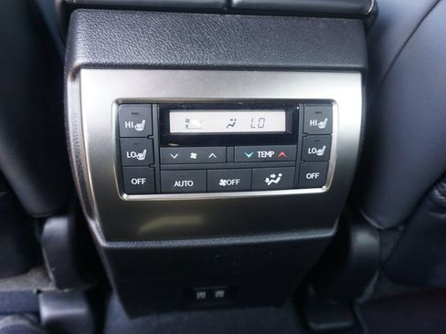 Used 2022 Lexus GX 460 Premium w/ Accessory Package AWD/4WD image 16