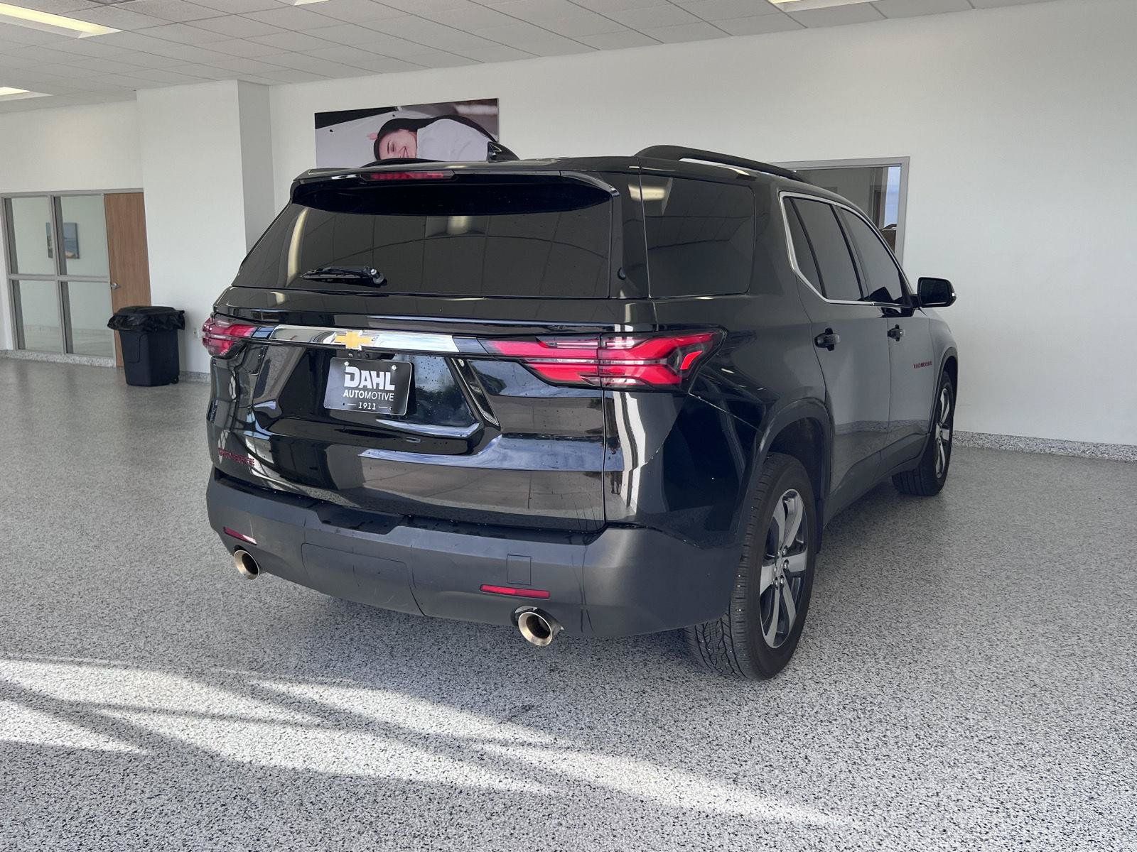 Used 2023 Chevrolet Traverse LT w/ LT Premium Package AWD/4WD image 16