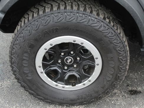 Used 2023 Ford Bronco Badlands AWD/4WD image 2