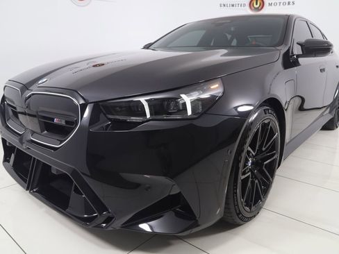 Used 2025 BMW M5 w/ Executive Package image 87