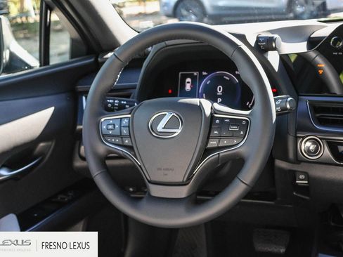 New 2026 Lexus UX 300h FWD image 18