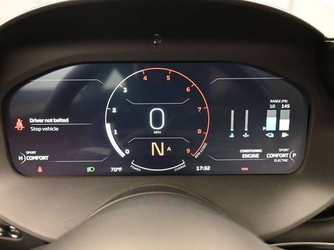 Used 2024 McLaren Artura RWD image 18