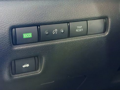 Certified 2020 Nissan Sentra SV FWD image 12