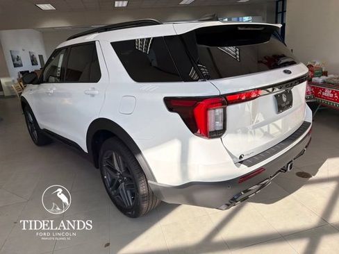 New 2026 Ford Explorer ST-Line w/ ST-Line Street Pack RWD image 6