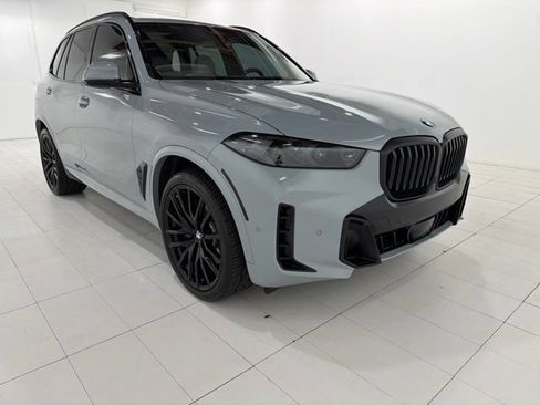 Used 2025 BMW X5 xDrive40i w/ M Sport Package AWD/4WD image 7