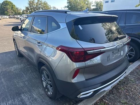 Used 2023 Kia Seltos S w/ Navigation Package image 2