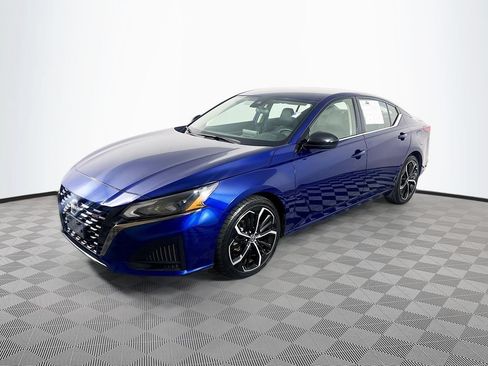 Used 2024 Nissan Altima 2.5 SR FWD image 3