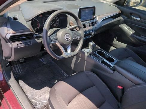 Used 2024 Nissan Altima 2.5 SV FWD image 11
