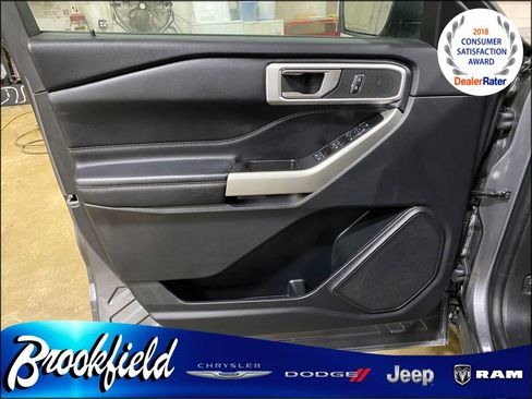Used 2022 Ford Explorer XLT image 15