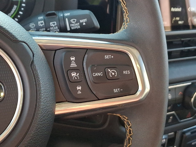 Used 2024 Jeep Wrangler Unlimited Sahara AWD/4WD image 8