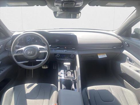 New 2025 Hyundai Elantra SEL image 14