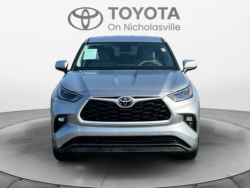 Used 2023 Toyota Highlander LE FWD image 8