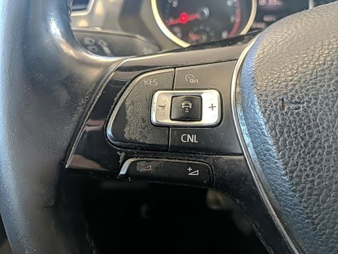 Used 2018 Volkswagen Tiguan SEL w/ 3rd Row Seat Package image 19